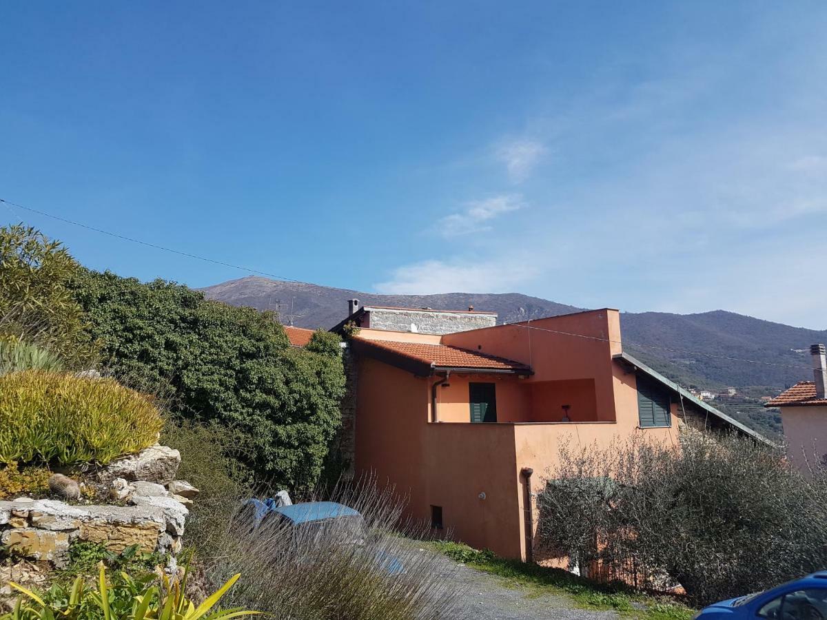 Piccolo Rifugio Nel Verde Chiusavecchia Extérieur photo